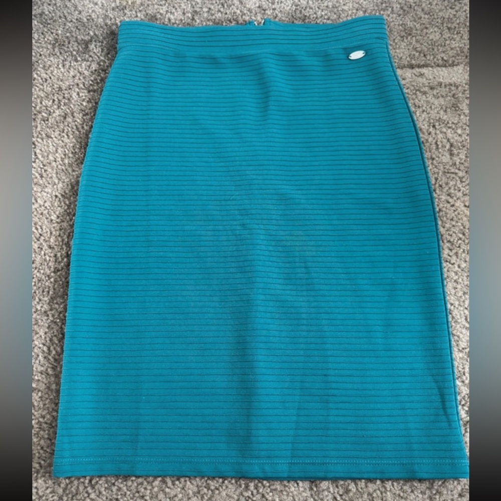 Green Ribbed Knee-Length Pencil Skirt